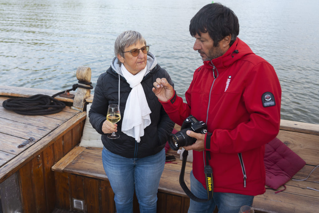 , Un voyage en petit comité et lumière dorée