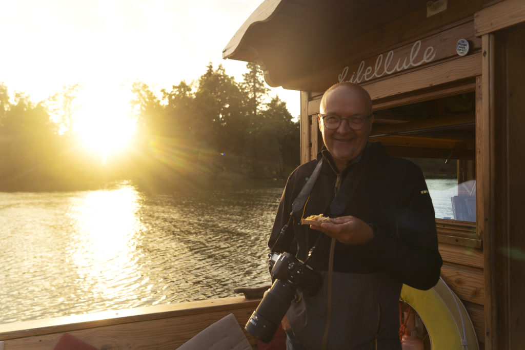 , Un voyage en petit comité et lumière dorée