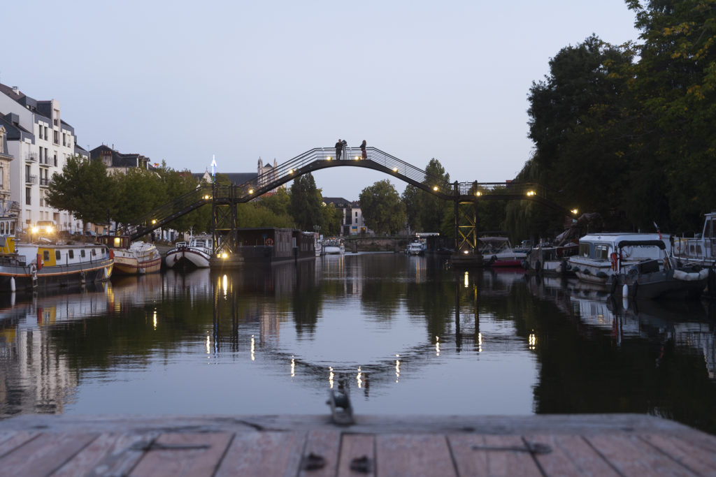 , Un voyage en petit comité et lumière dorée