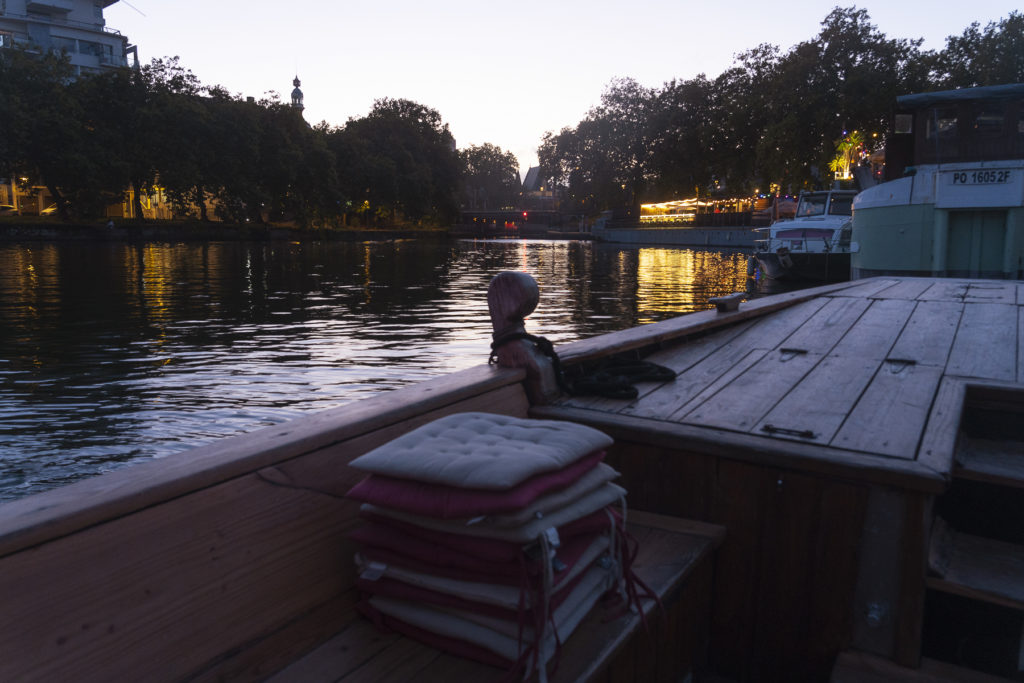 , Un voyage en petit comité et lumière dorée
